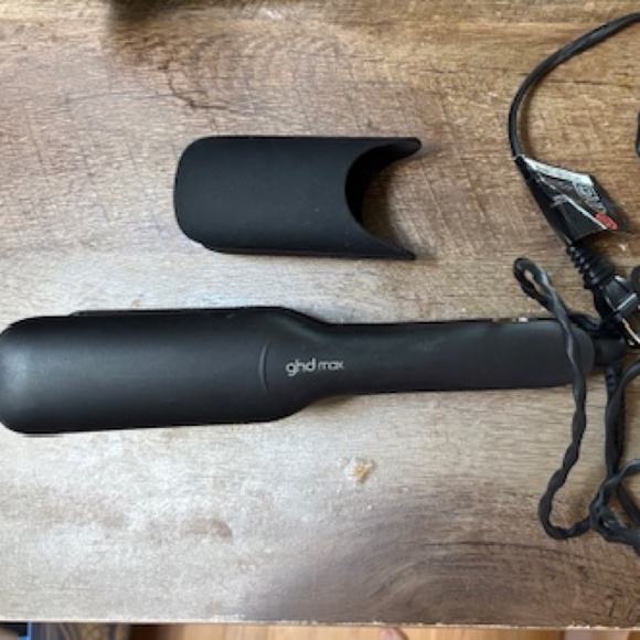 GHD MAX STYLER - 2" WIDE PLATE FLAT IRON, BLACK - Picture 2 of 2